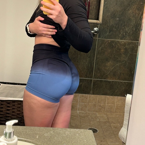 OMBRÉ BLUE YEOREO Women Seamless Scrunch Workout Shorts size SMALL - Picture 2 of 5